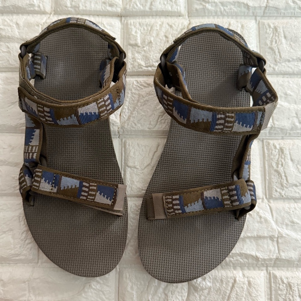 men’s Teva original, universal sandals, Green blue tribal pattern size 9